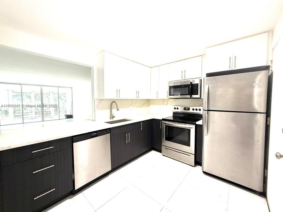 For Rent: $2,300 (2 beds, 2 baths, 1156 Square Feet)