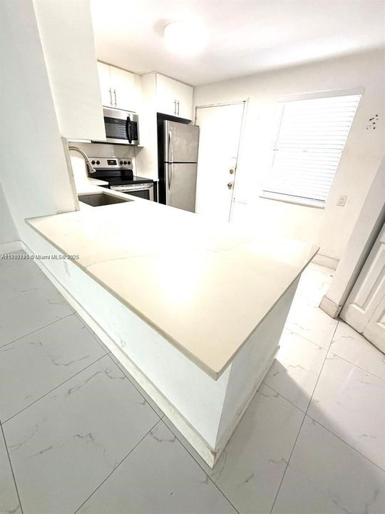 For Rent: $2,300 (2 beds, 2 baths, 1156 Square Feet)