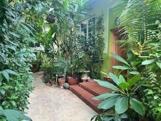 Под контрактом: $399,000 (1 спален, 1 ванн, 780 Квадратных фут)