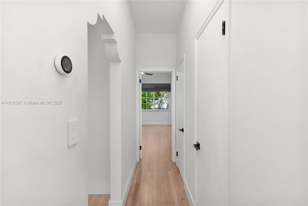 Под контрактом: $399,000 (1 спален, 1 ванн, 780 Квадратных фут)