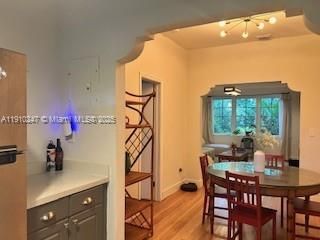 Под контрактом: $399,000 (1 спален, 1 ванн, 780 Квадратных фут)