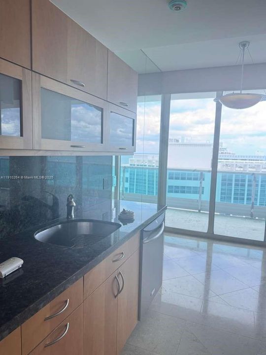 For Sale: $1,400,000 (2 beds, 2 baths, 1350 Square Feet)