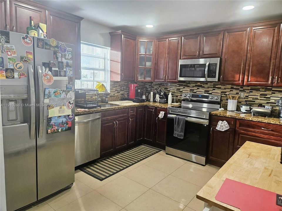 For Sale: $345,000 (2 beds, 2 baths, 1450 Square Feet)
