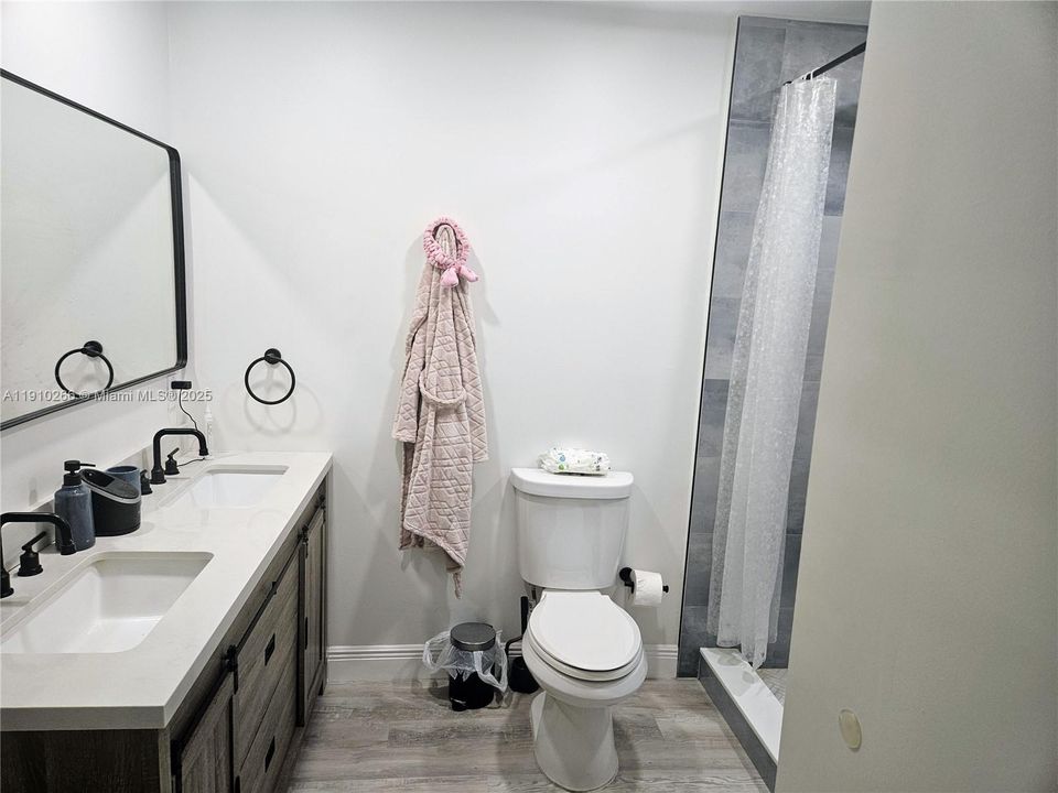 For Sale: $345,000 (2 beds, 2 baths, 1450 Square Feet)