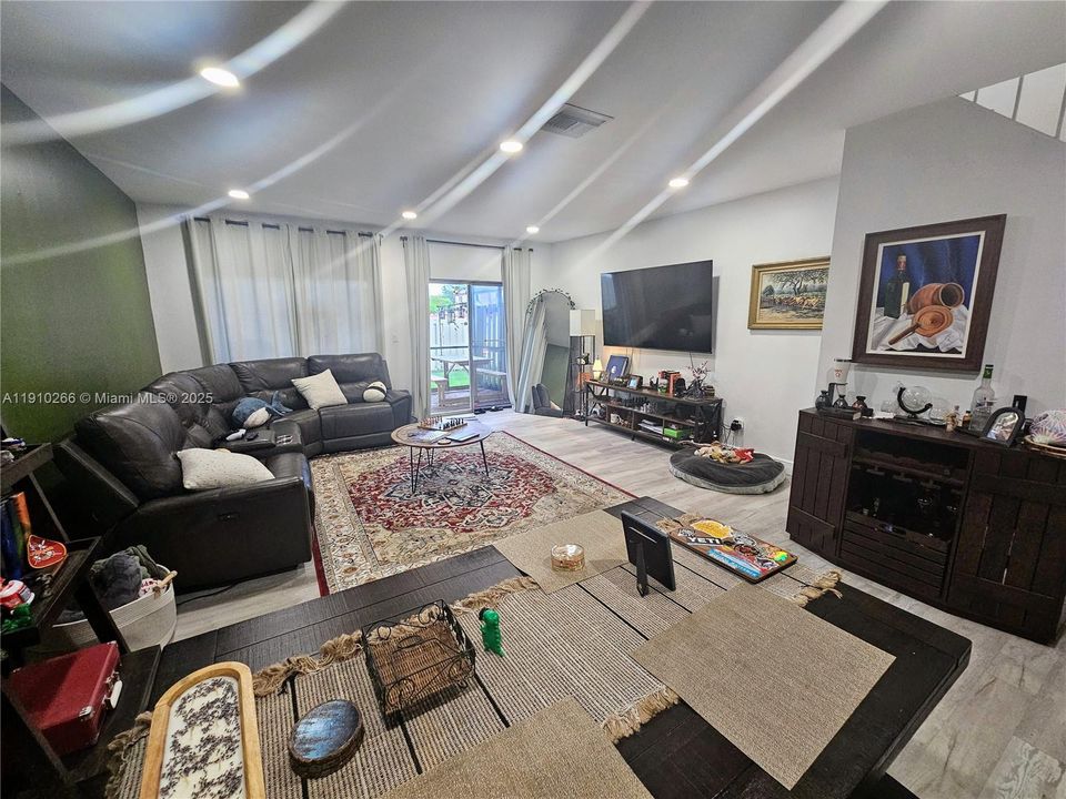 For Sale: $345,000 (2 beds, 2 baths, 1450 Square Feet)