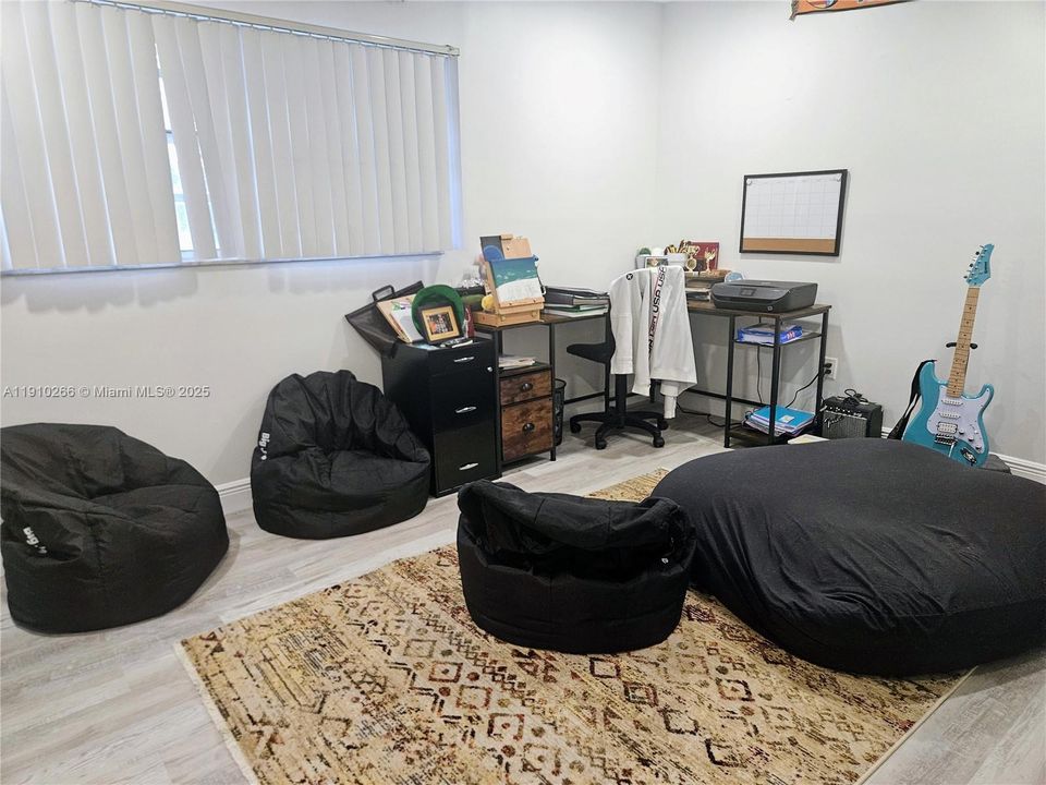 For Sale: $345,000 (2 beds, 2 baths, 1450 Square Feet)