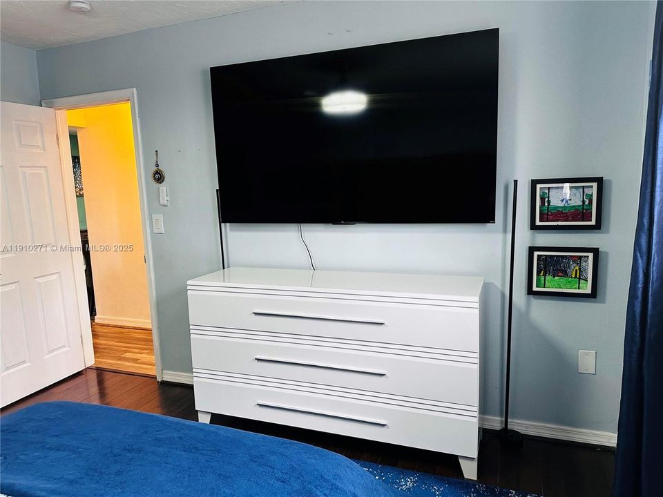 For Sale: $625,000 (3 beds, 2 baths, 1750 Square Feet)