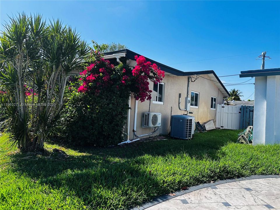 For Sale: $625,000 (3 beds, 2 baths, 1750 Square Feet)