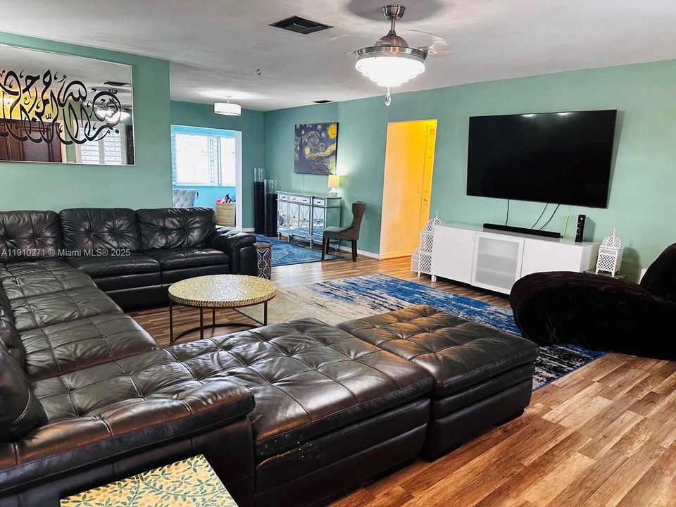 For Sale: $625,000 (3 beds, 2 baths, 1750 Square Feet)