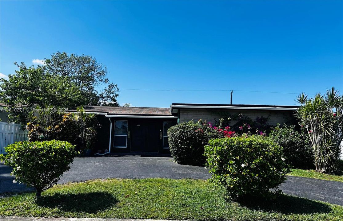 For Sale: $625,000 (3 beds, 2 baths, 1750 Square Feet)