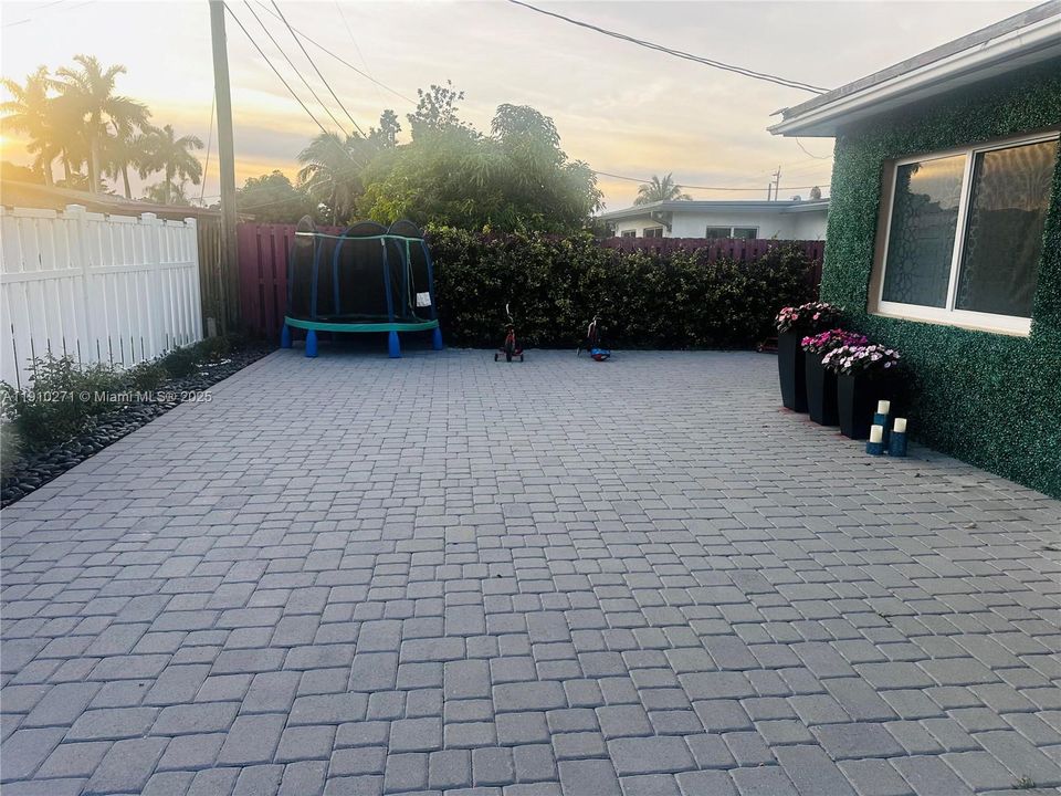 For Sale: $625,000 (3 beds, 2 baths, 1750 Square Feet)