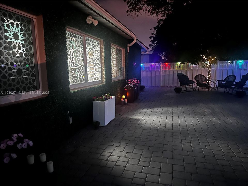 For Sale: $625,000 (3 beds, 2 baths, 1750 Square Feet)