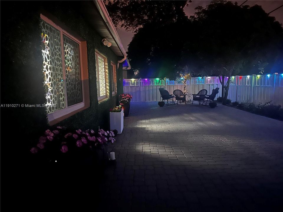 For Sale: $625,000 (3 beds, 2 baths, 1750 Square Feet)