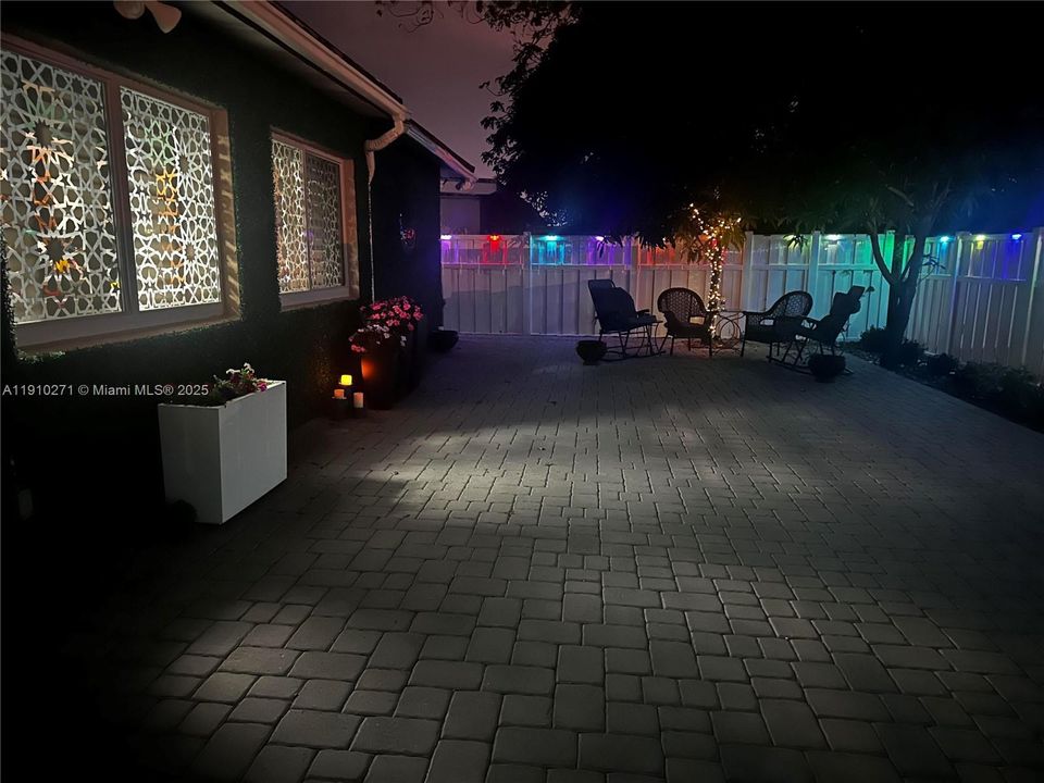 For Sale: $625,000 (3 beds, 2 baths, 1750 Square Feet)