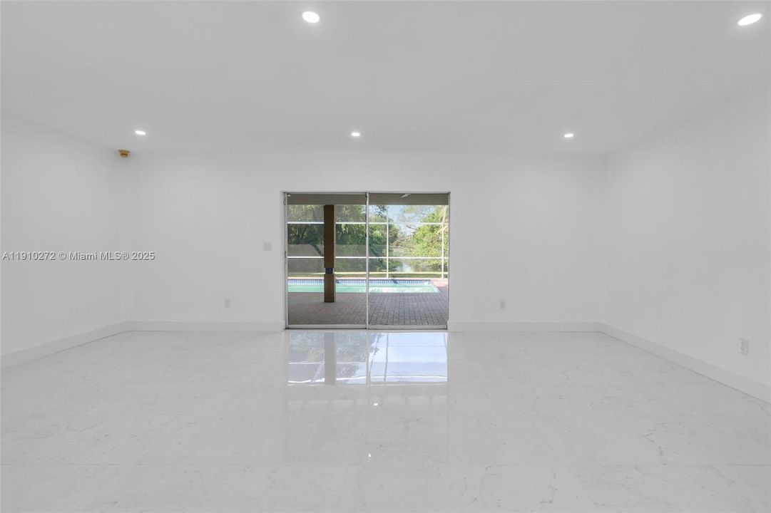 En Renta: $11,000 (3 camas, 2 baños, 2204 Pies cuadrados)