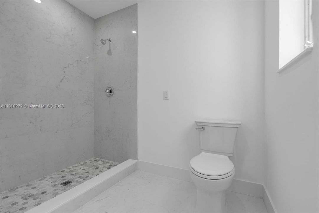 En Renta: $11,000 (3 camas, 2 baños, 2204 Pies cuadrados)