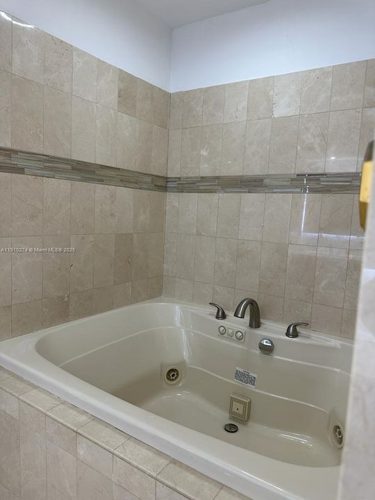 For Rent: $11,000 (3 beds, 3 baths, 2014 Square Feet)