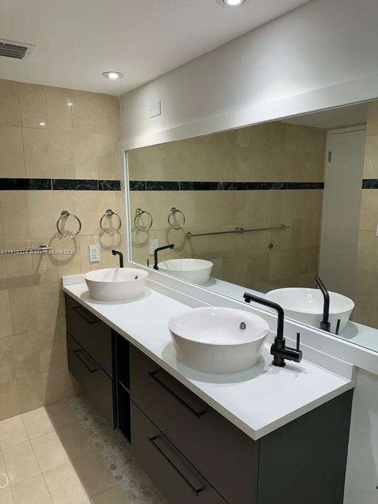 For Rent: $11,000 (3 beds, 3 baths, 2014 Square Feet)