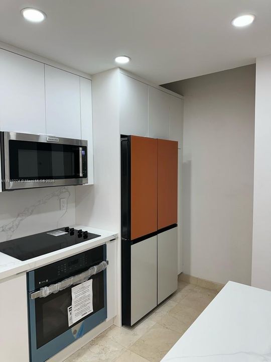 For Rent: $11,000 (3 beds, 3 baths, 2014 Square Feet)