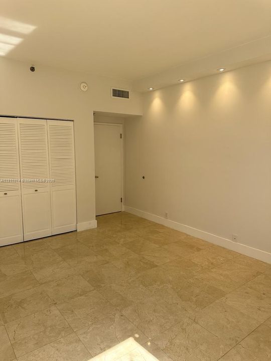 For Rent: $11,000 (3 beds, 3 baths, 2014 Square Feet)