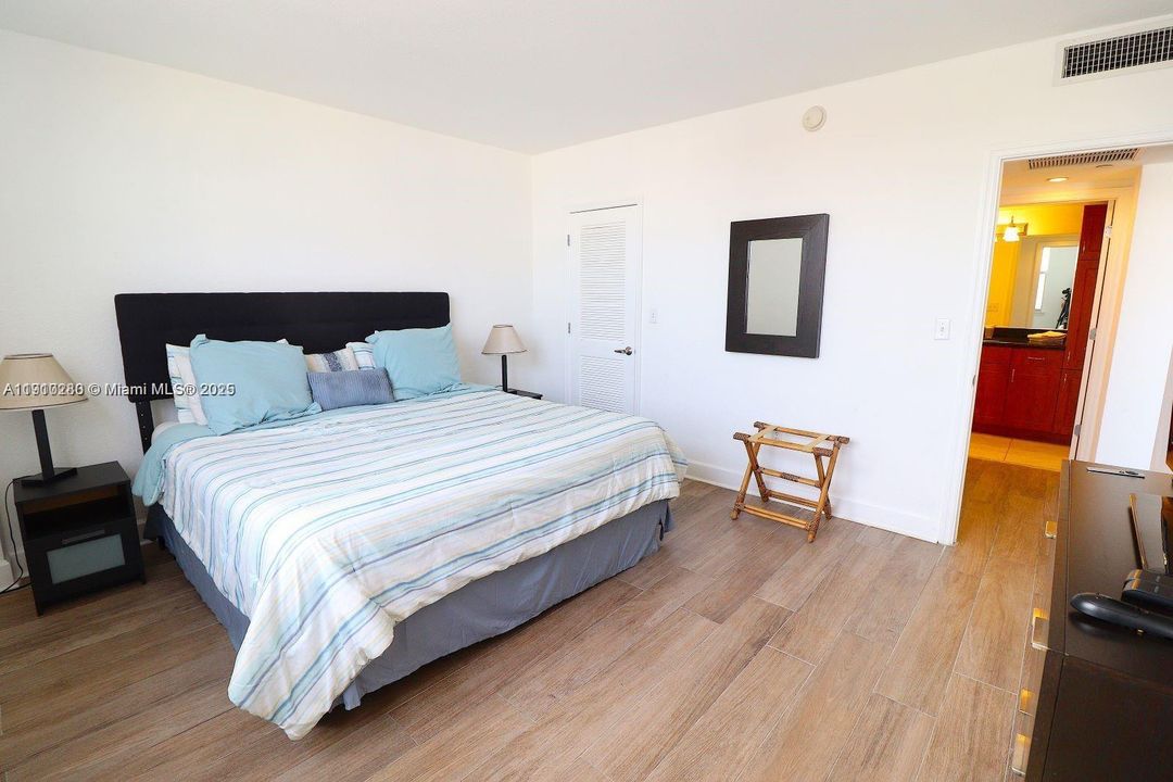 Недавно арендовано: $2,200 (1 спален, 1 ванн, 898 Квадратных фут)