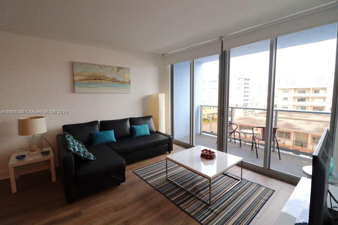 Недавно арендовано: $2,200 (1 спален, 1 ванн, 898 Квадратных фут)