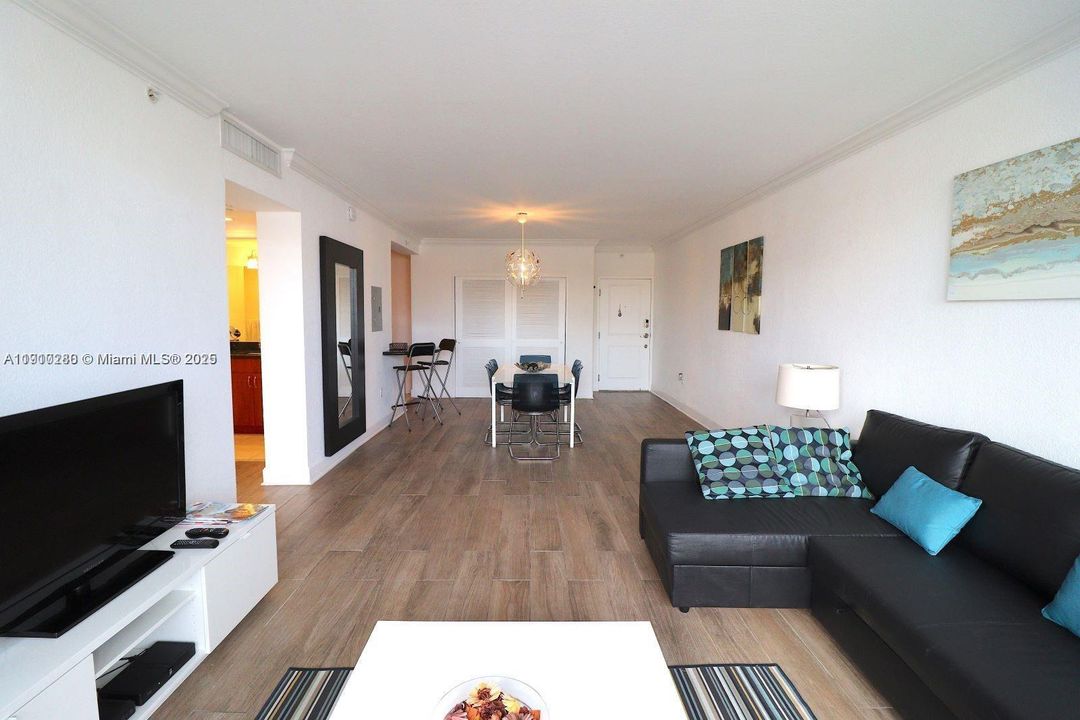 Недавно арендовано: $2,200 (1 спален, 1 ванн, 898 Квадратных фут)