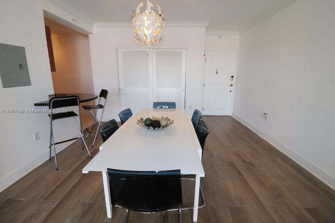 Недавно арендовано: $2,200 (1 спален, 1 ванн, 898 Квадратных фут)