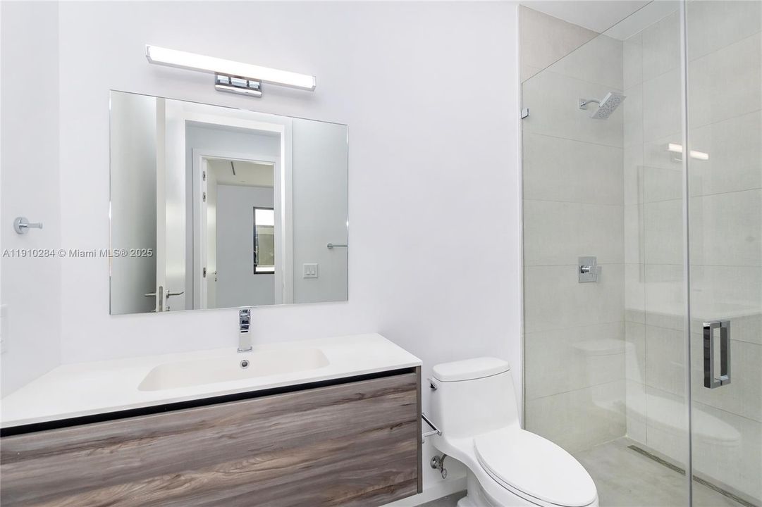 Active With Contract: $7,750 (3 beds, 3 baths, 1980 Square Feet)