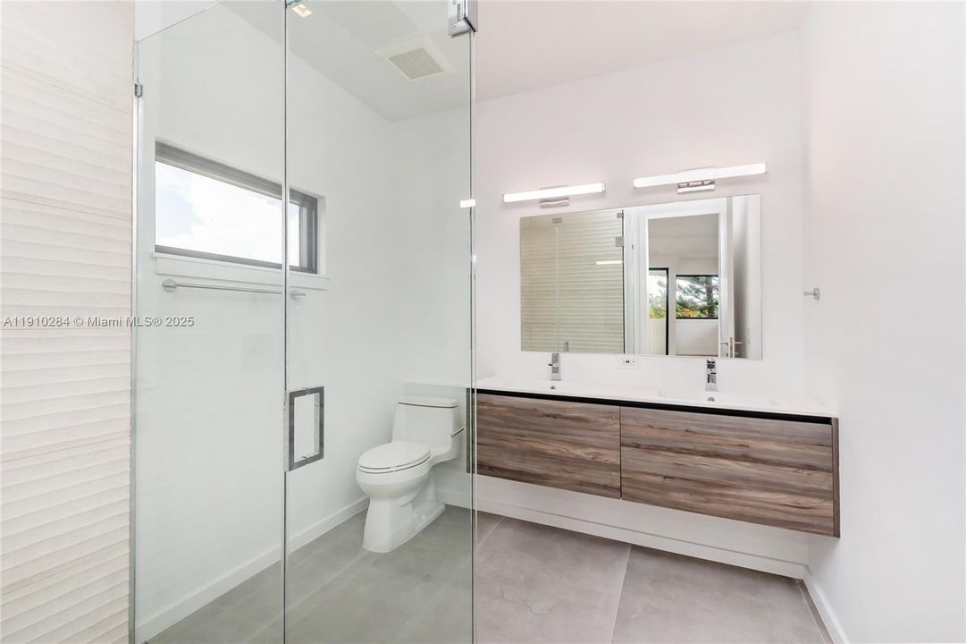 Active With Contract: $7,750 (3 beds, 3 baths, 1980 Square Feet)