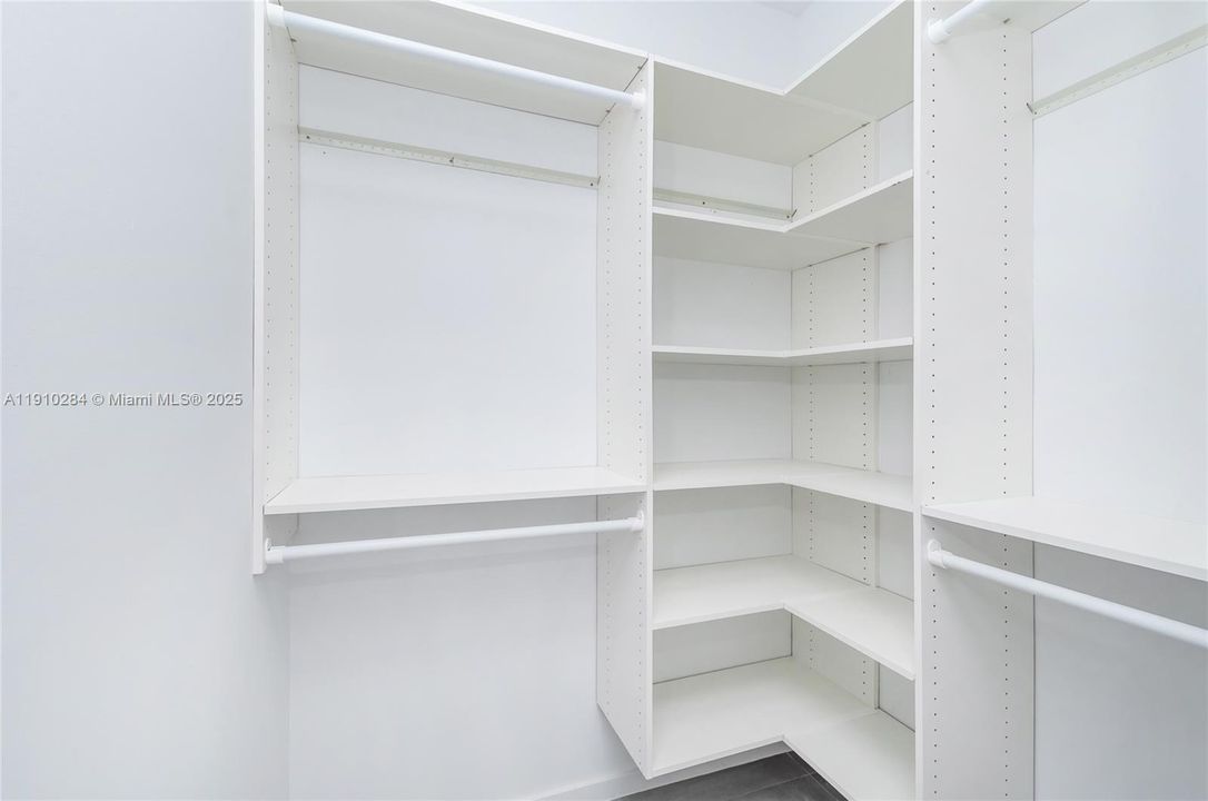 Active With Contract: $7,750 (3 beds, 3 baths, 1980 Square Feet)