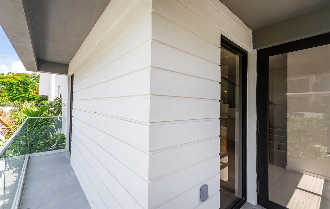 Active With Contract: $7,750 (3 beds, 3 baths, 1980 Square Feet)