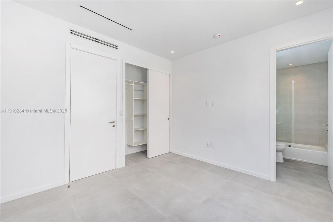 Active With Contract: $7,750 (3 beds, 3 baths, 1980 Square Feet)