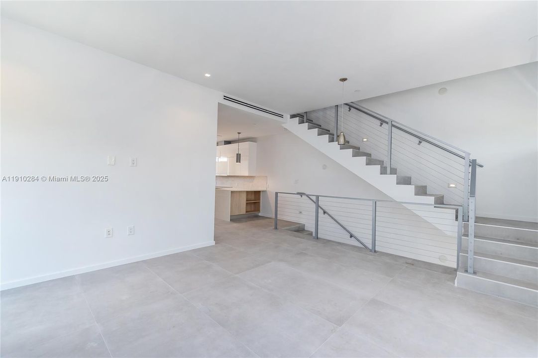 Active With Contract: $7,750 (3 beds, 3 baths, 1980 Square Feet)