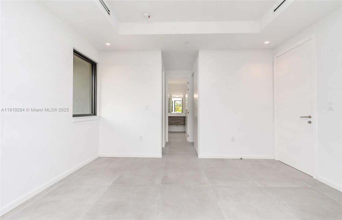 Active With Contract: $7,750 (3 beds, 3 baths, 1980 Square Feet)