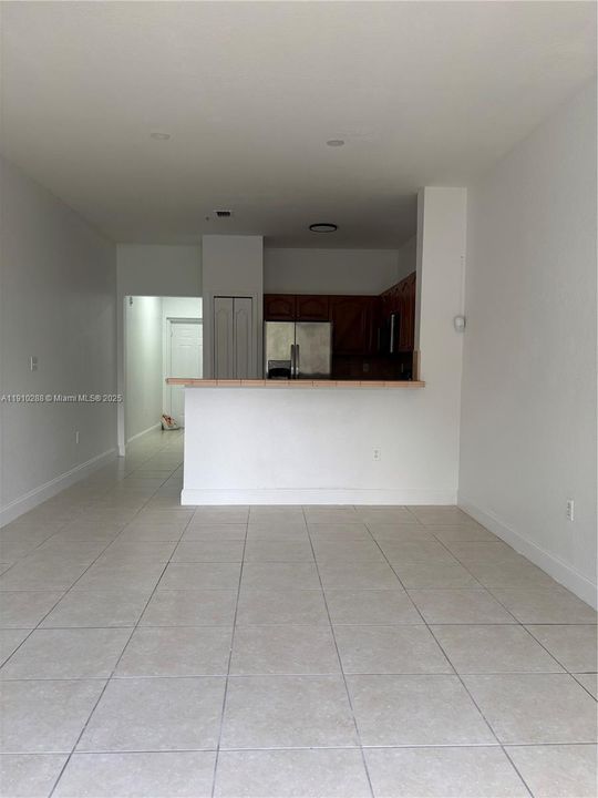 For Sale: $300,000 (2 beds, 2 baths, 1030 Square Feet)