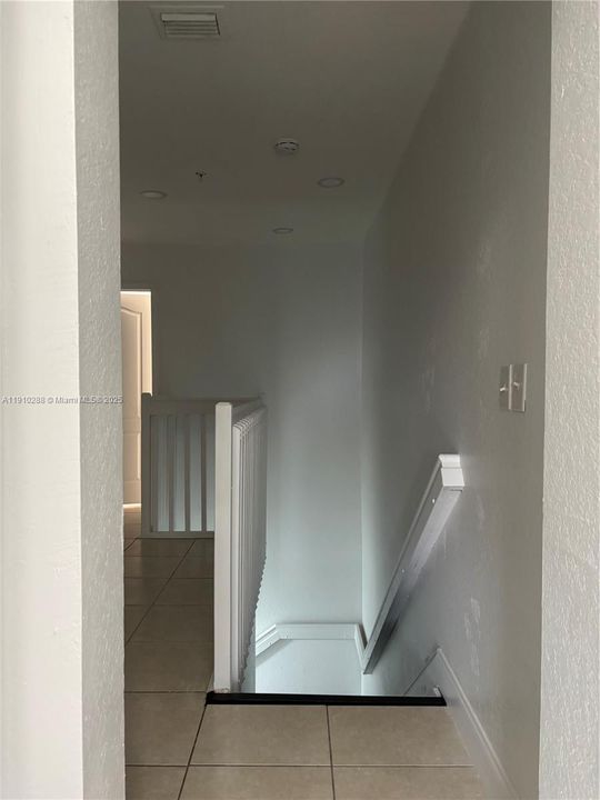 For Sale: $300,000 (2 beds, 2 baths, 1030 Square Feet)