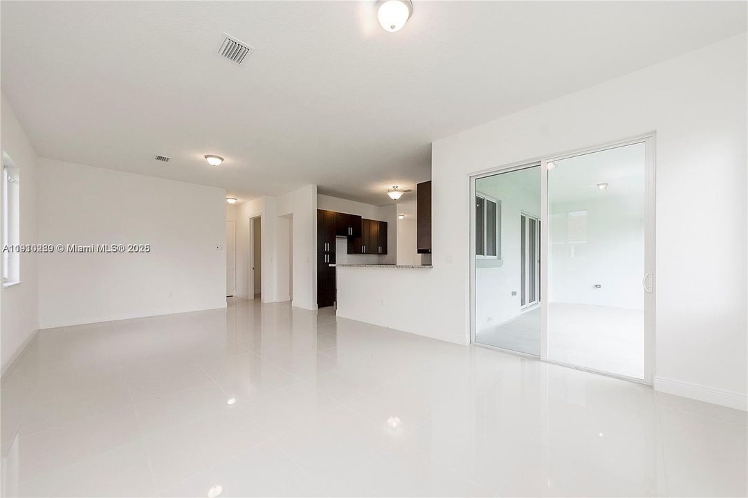 For Sale: $999,000 (4 beds, 3 baths, 2254 Square Feet)