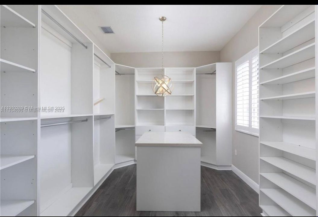 For Sale: $999,000 (4 beds, 3 baths, 2254 Square Feet)