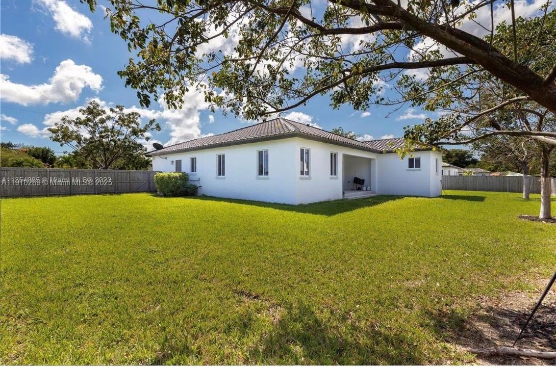 For Sale: $999,000 (4 beds, 3 baths, 2254 Square Feet)