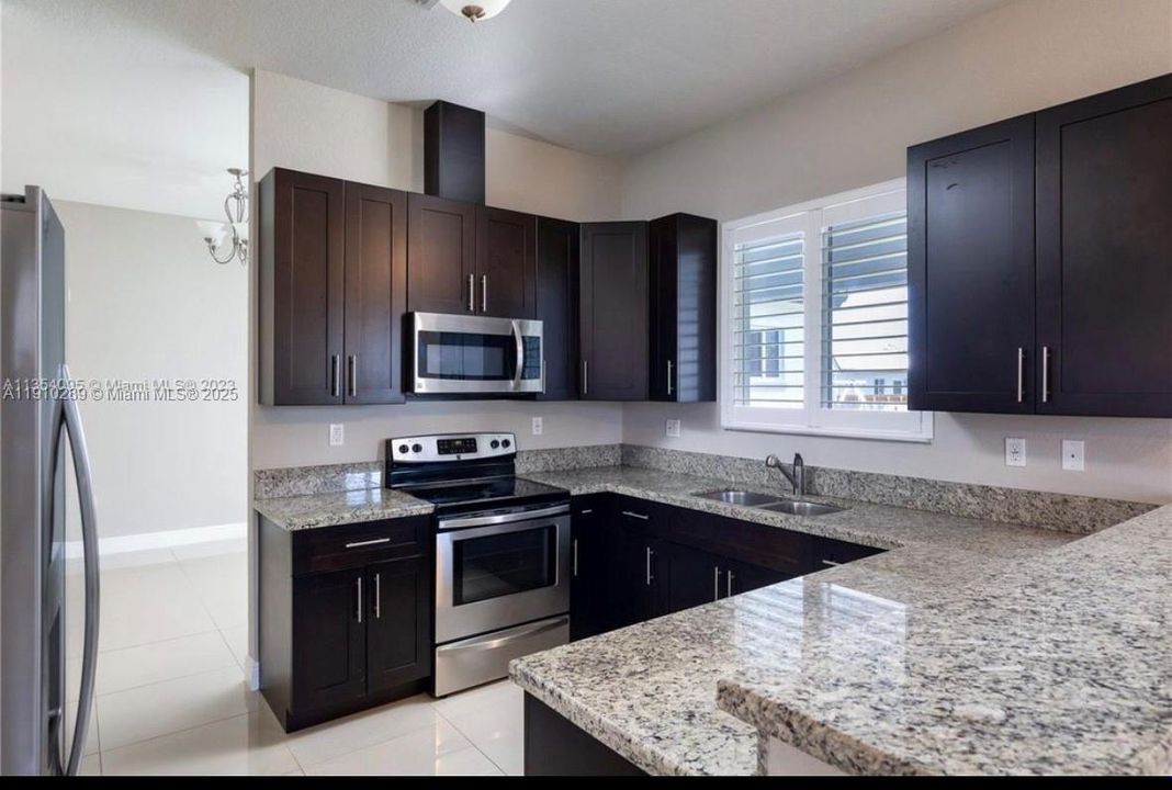 For Sale: $999,000 (4 beds, 3 baths, 2254 Square Feet)