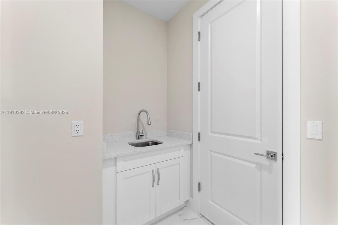 For Sale: $390,000 (3 beds, 2 baths, 1871 Square Feet)