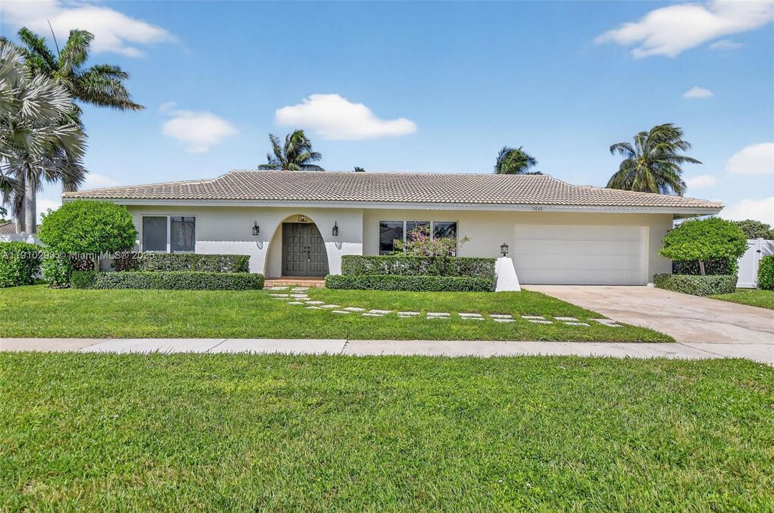 For Rent: $12,000 (4 beds, 2 baths, 2152 Square Feet)