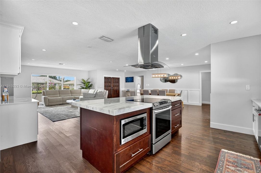 For Rent: $12,000 (4 beds, 2 baths, 2152 Square Feet)