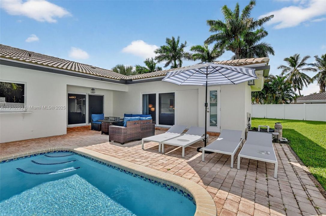 For Rent: $12,000 (4 beds, 2 baths, 2152 Square Feet)