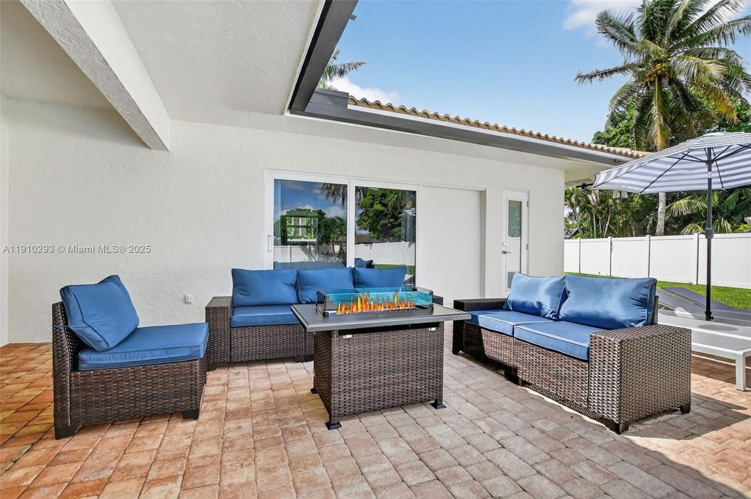 For Rent: $12,000 (4 beds, 2 baths, 2152 Square Feet)