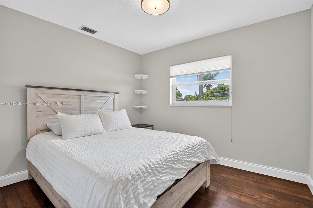 For Rent: $12,000 (4 beds, 2 baths, 2152 Square Feet)