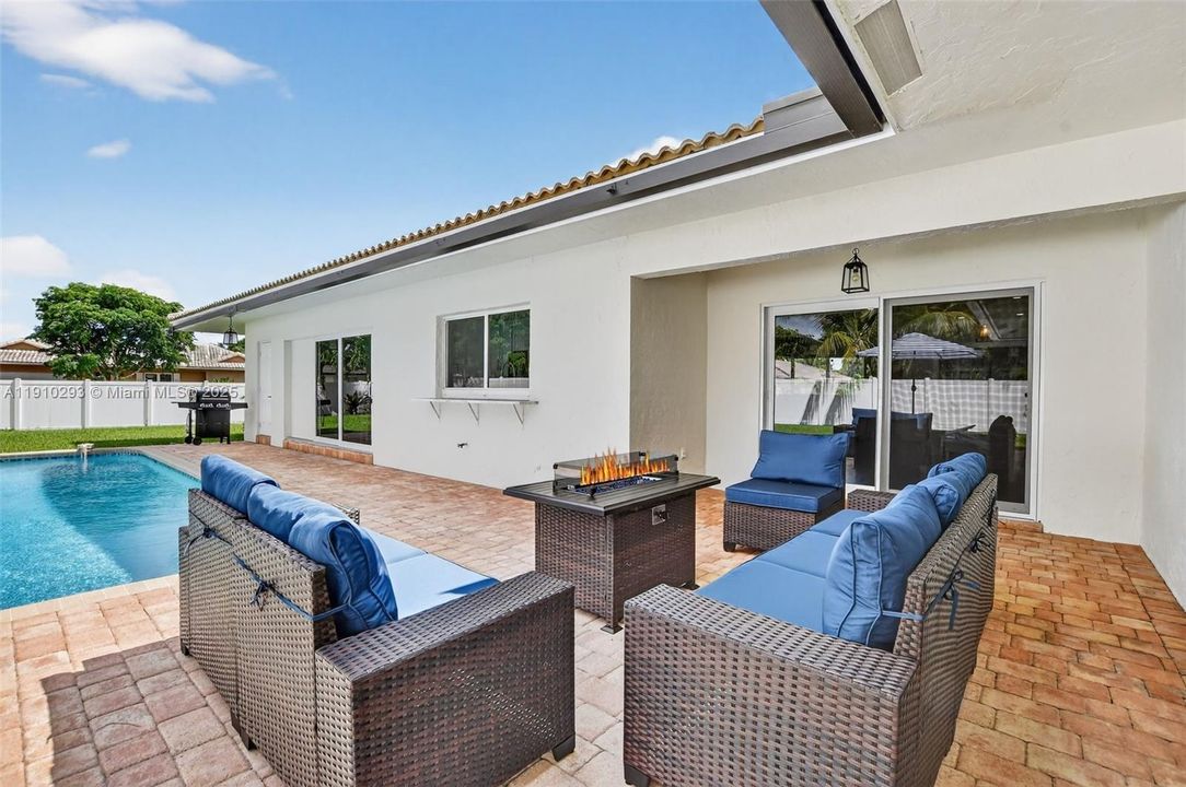 For Rent: $12,000 (4 beds, 2 baths, 2152 Square Feet)