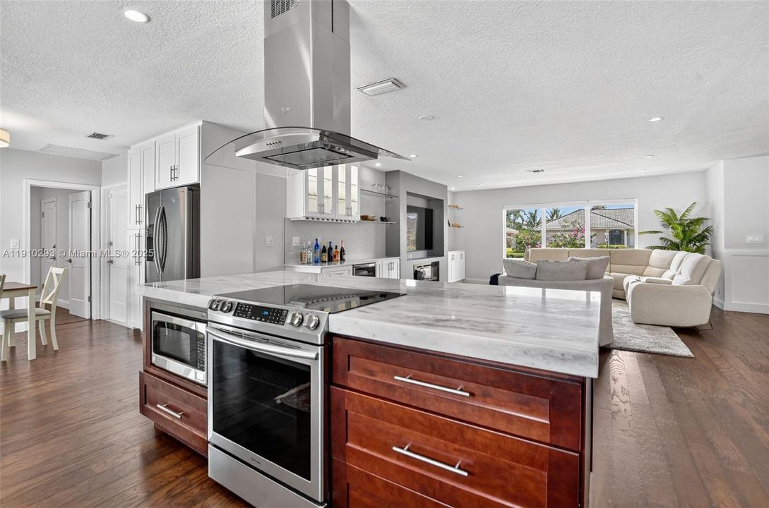 For Rent: $12,000 (4 beds, 2 baths, 2152 Square Feet)