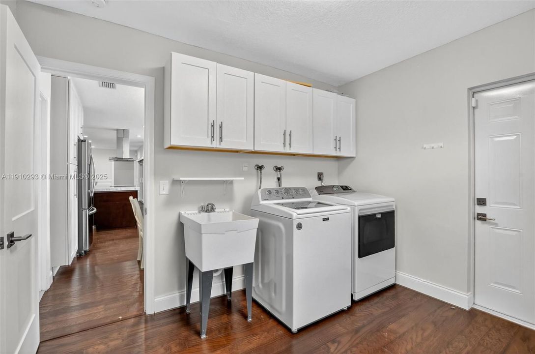 For Rent: $12,000 (4 beds, 2 baths, 2152 Square Feet)